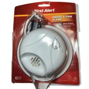 First Alert Dual-Sensor Smoke and Fire Alarm Battery Powered - NEW IN BOX
